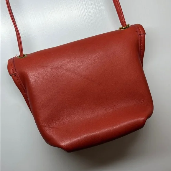 Vintage COACH Mini Everett Crossbody Leather Bag (RARE COLOR) - Picture 6 of 10
